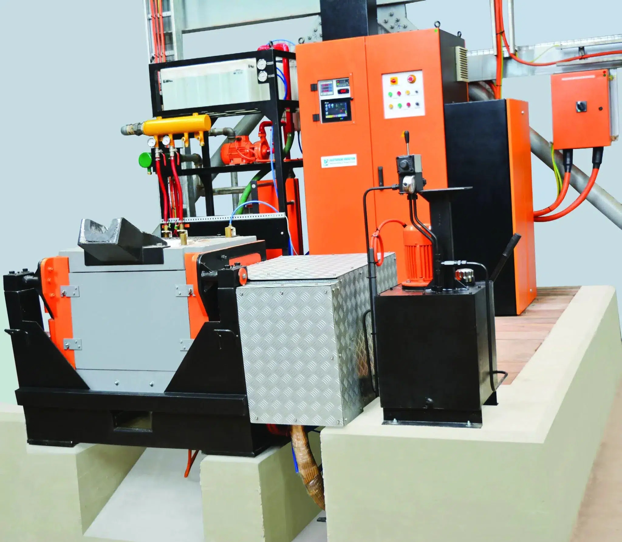 imagen de un horno de inducción para fundición